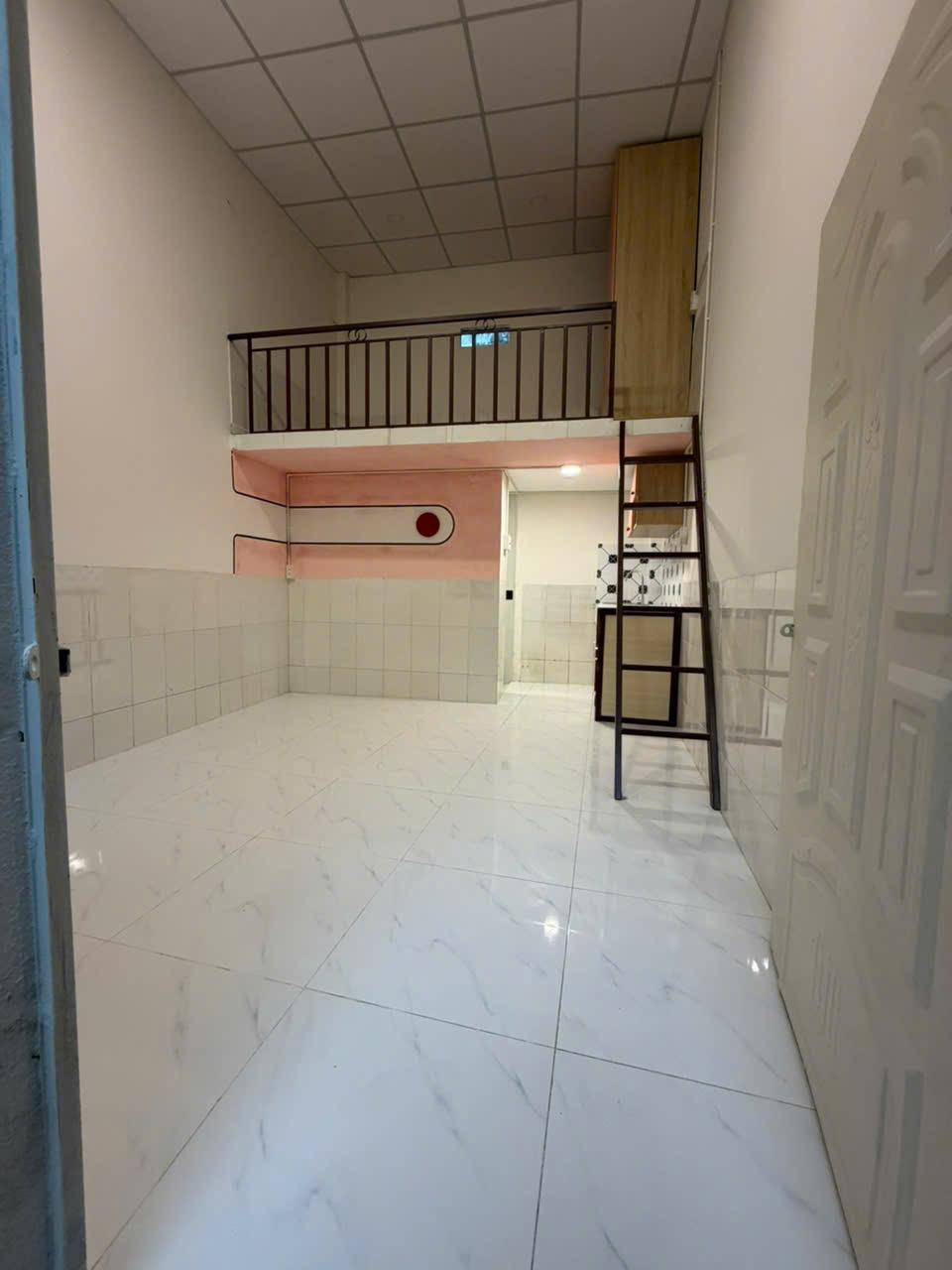 40P HẺM 137/57 HÙNG VƯƠNG