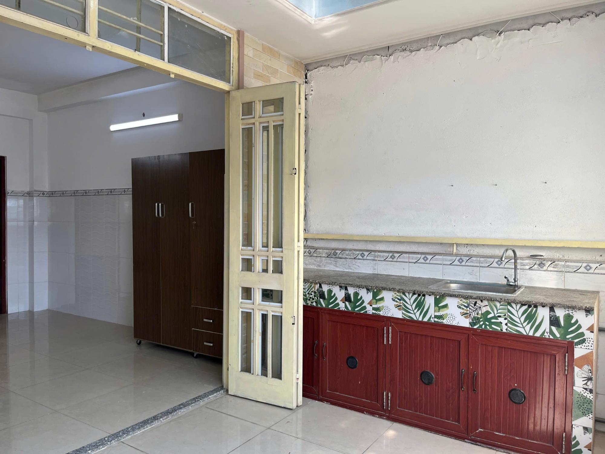 3233 PHẠM THẾ HIỂN