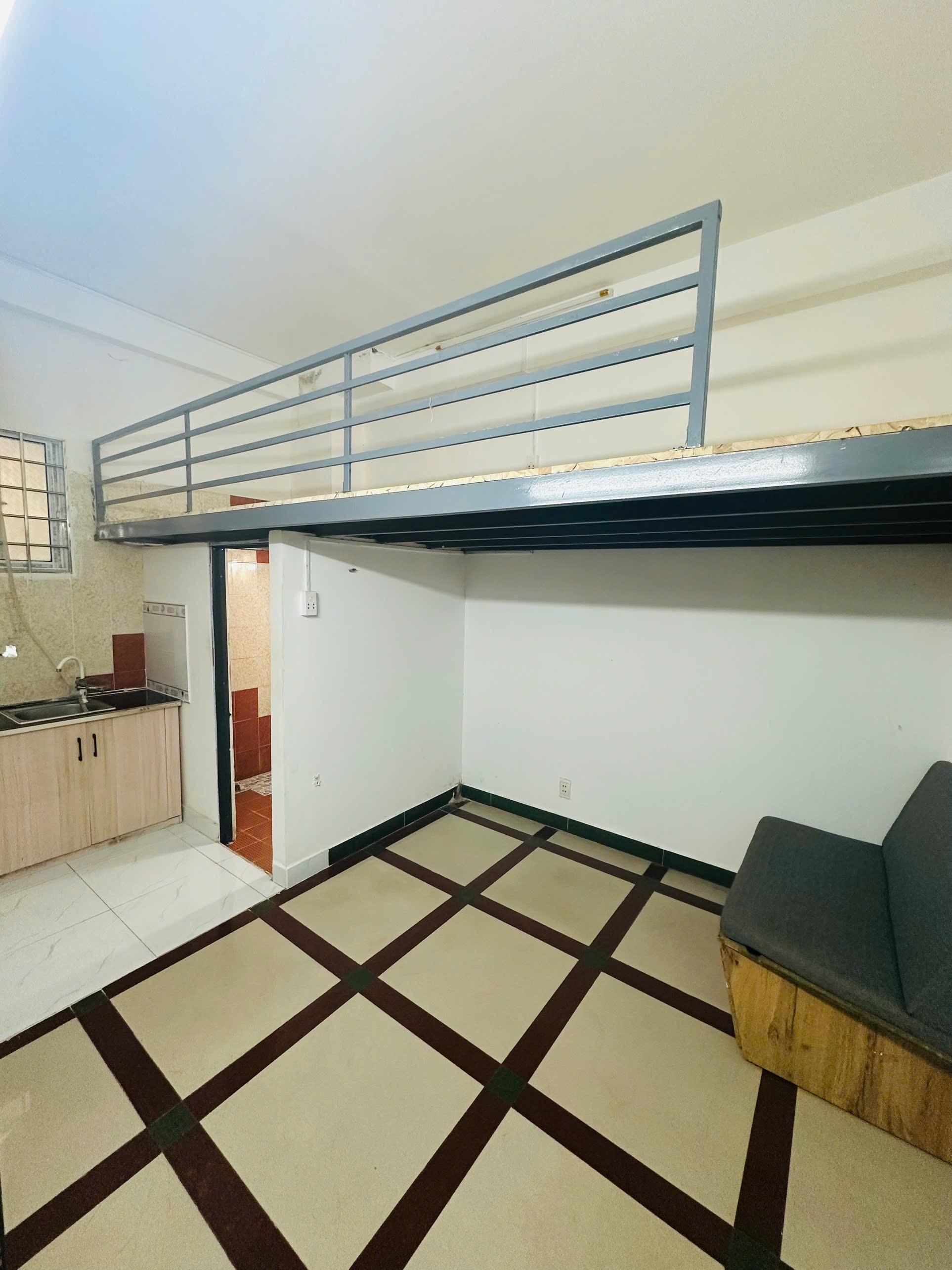 437 LẠC LONG QUÂN