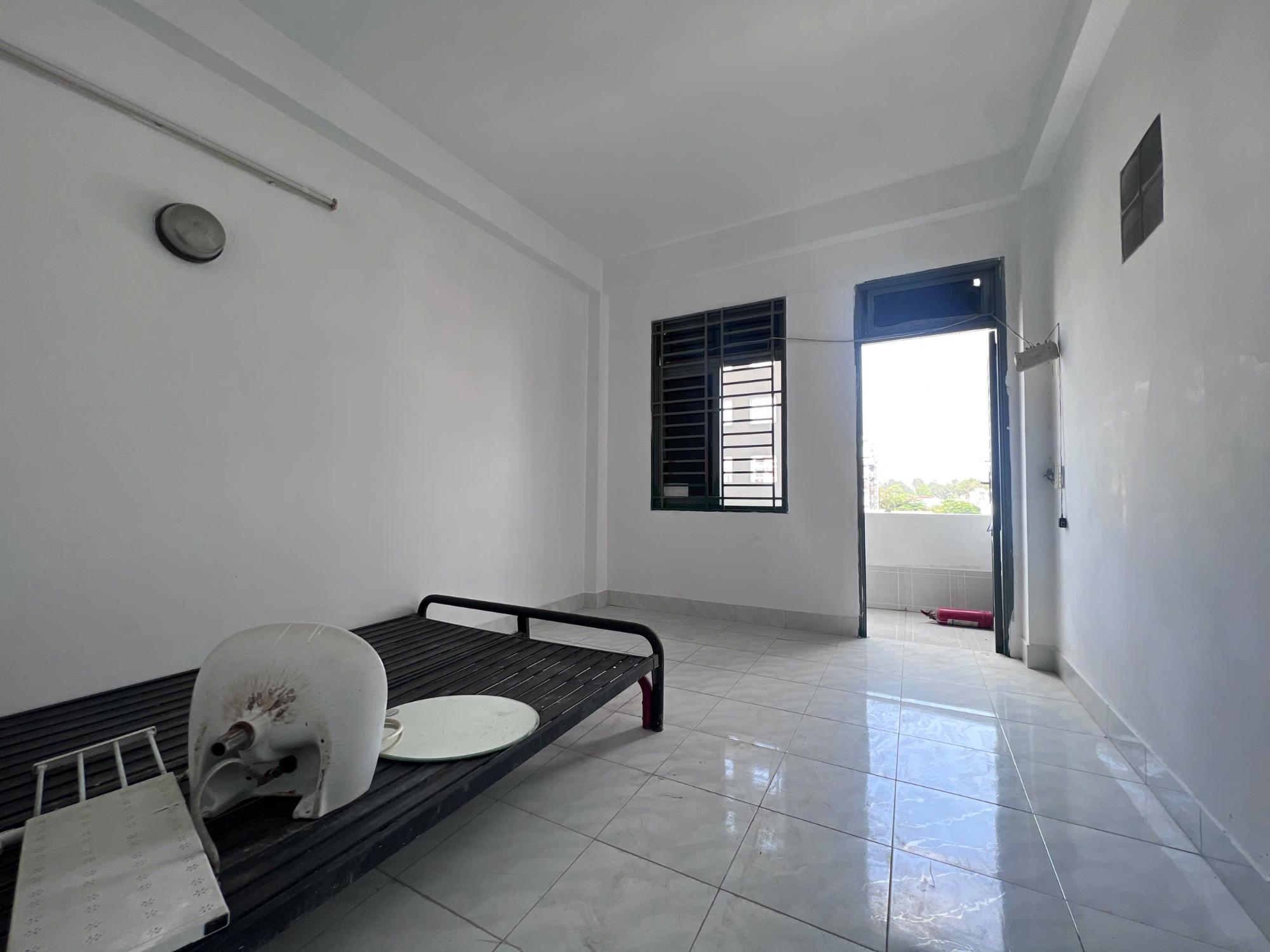 255 HOÀNG HOA THÁM