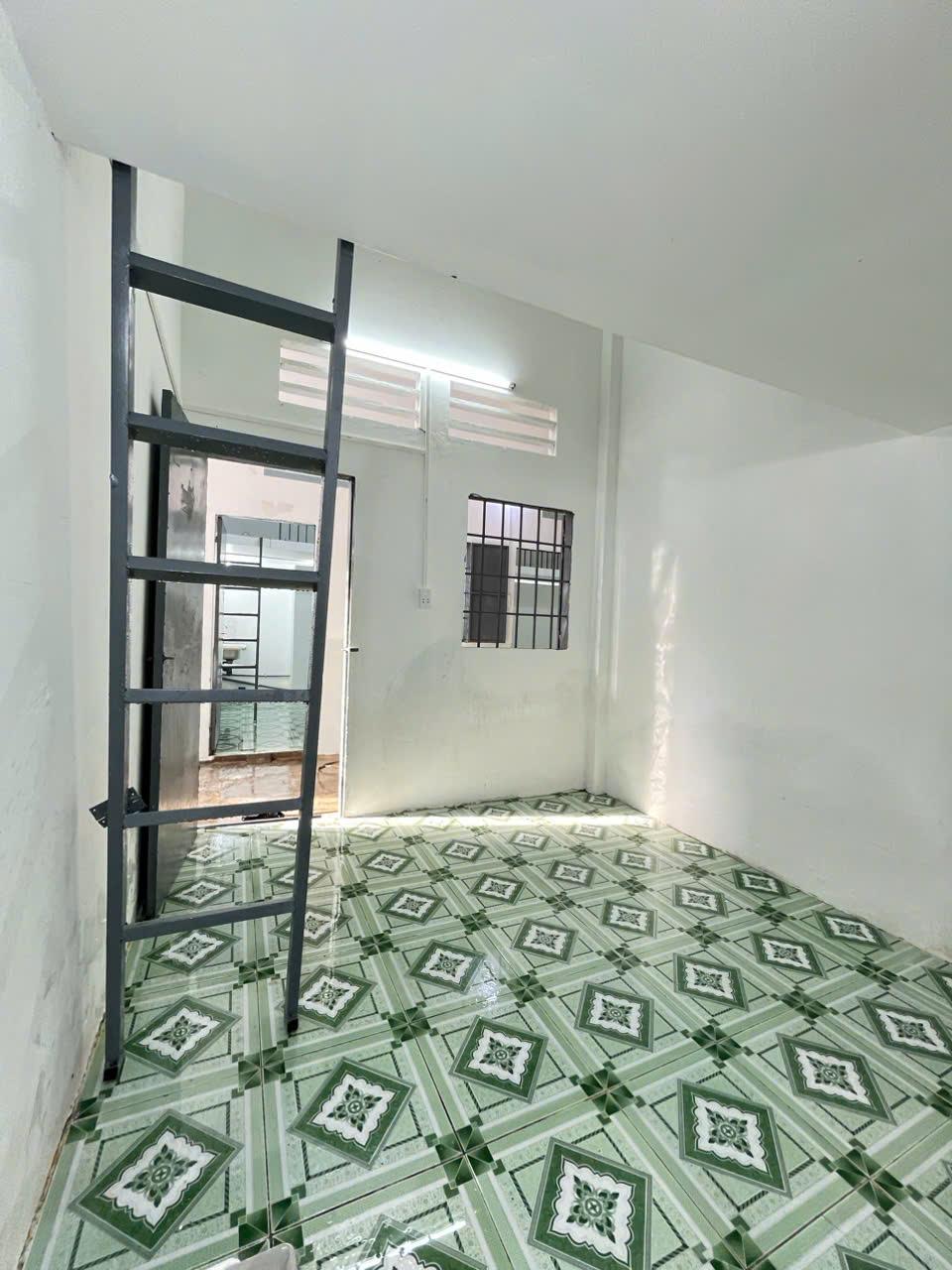 94 PHẠM HỮU LẦU