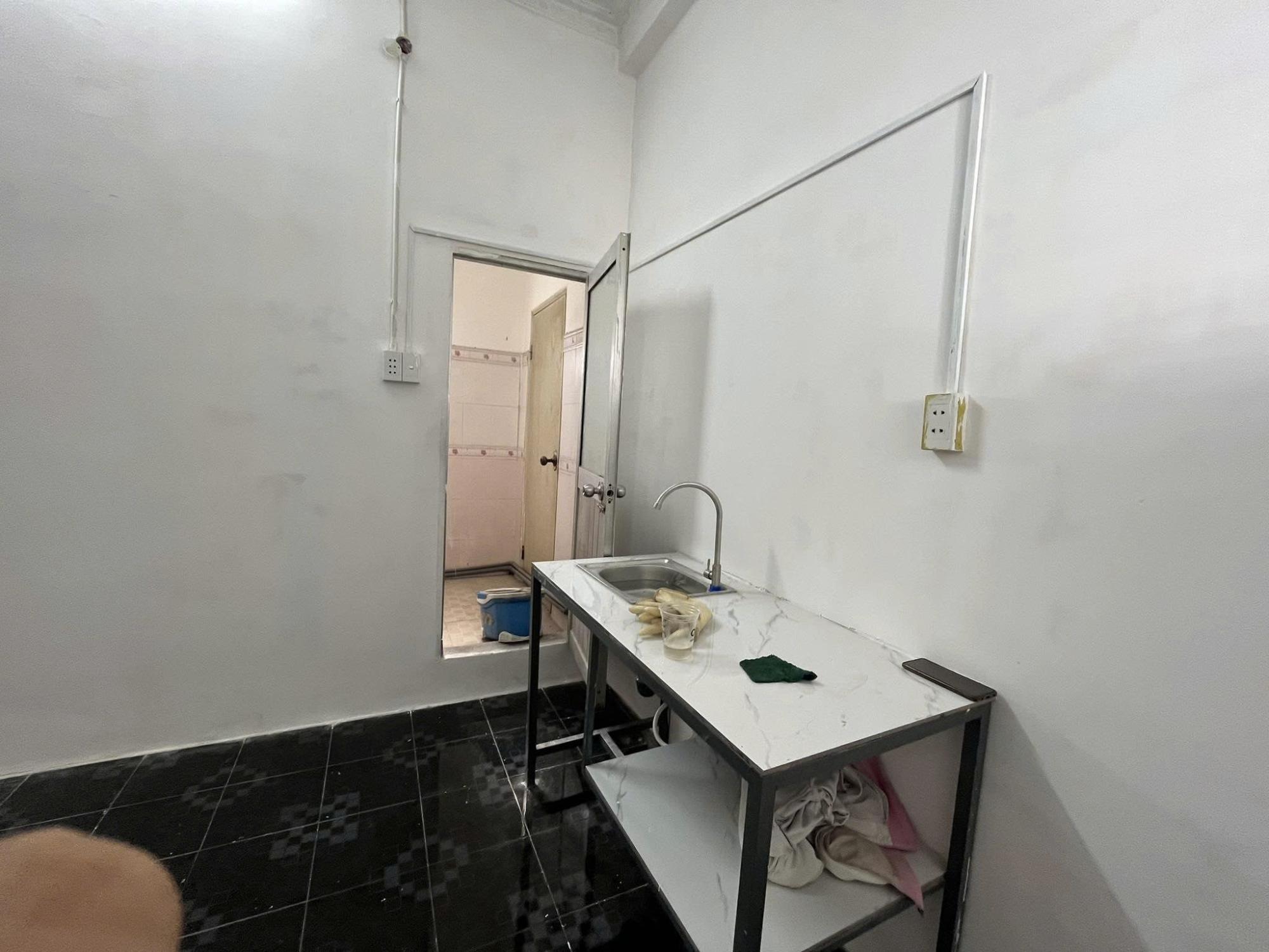 143 XUYÊN Á