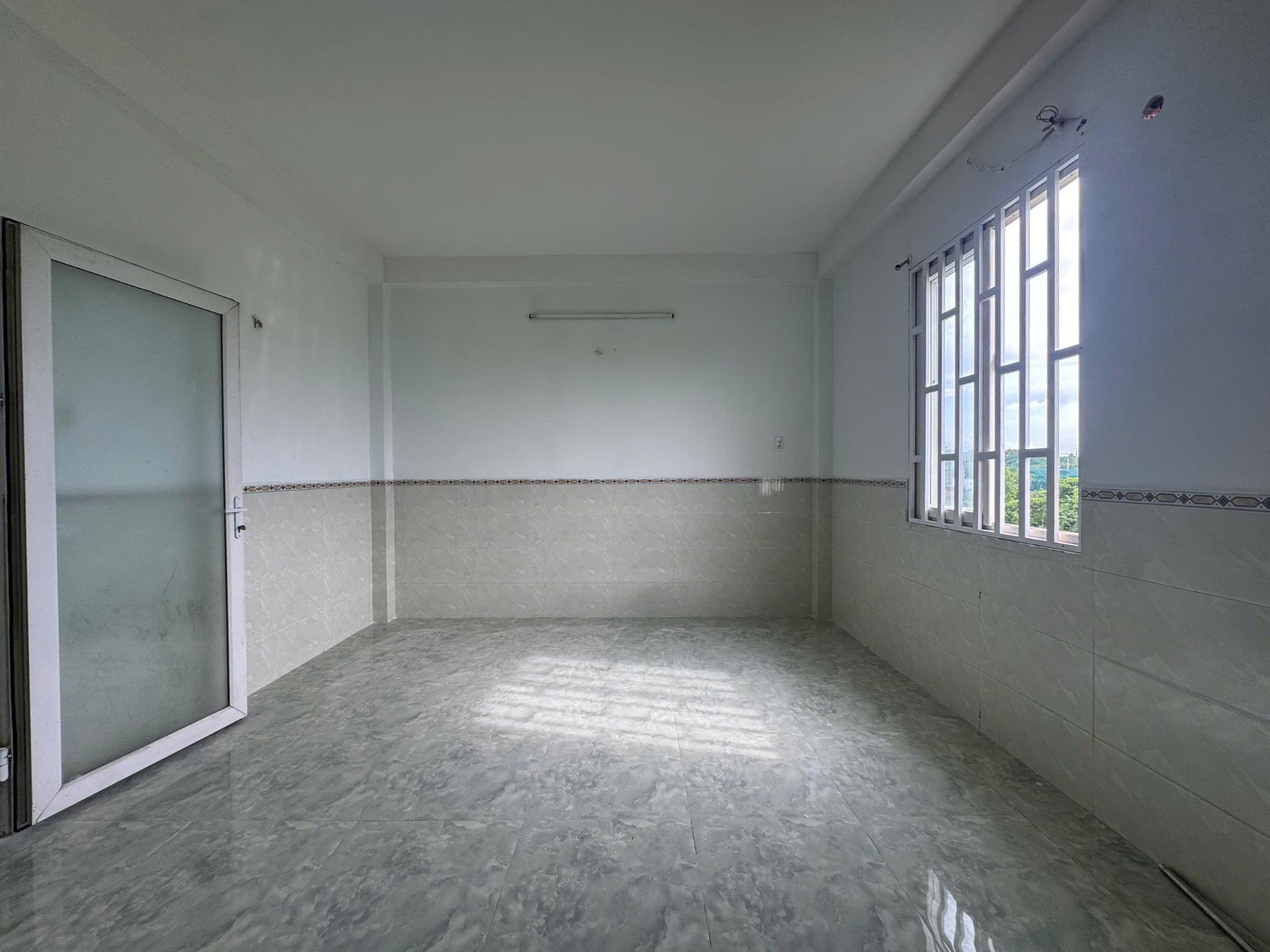 100/4 LÊ THỊ HÀ