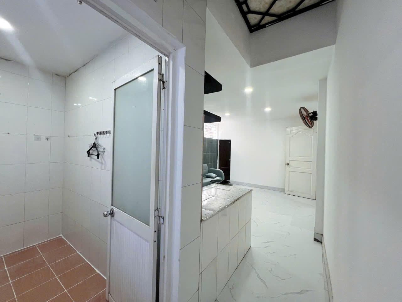 372/25 CÁCH MẠNG THÁNG TÁM