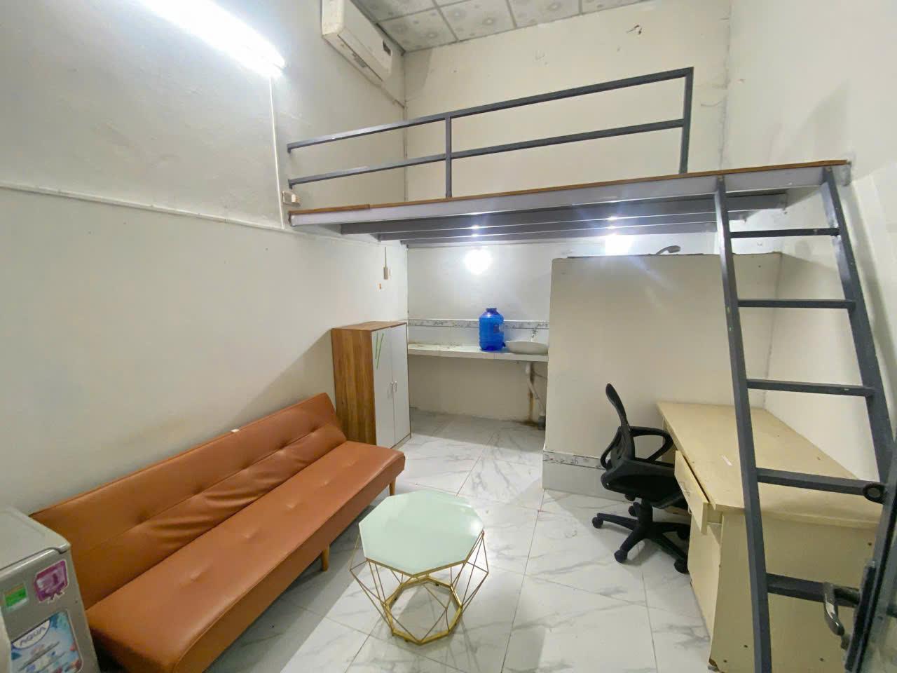 334E/10B HOÀNG QUỐC VIỆT