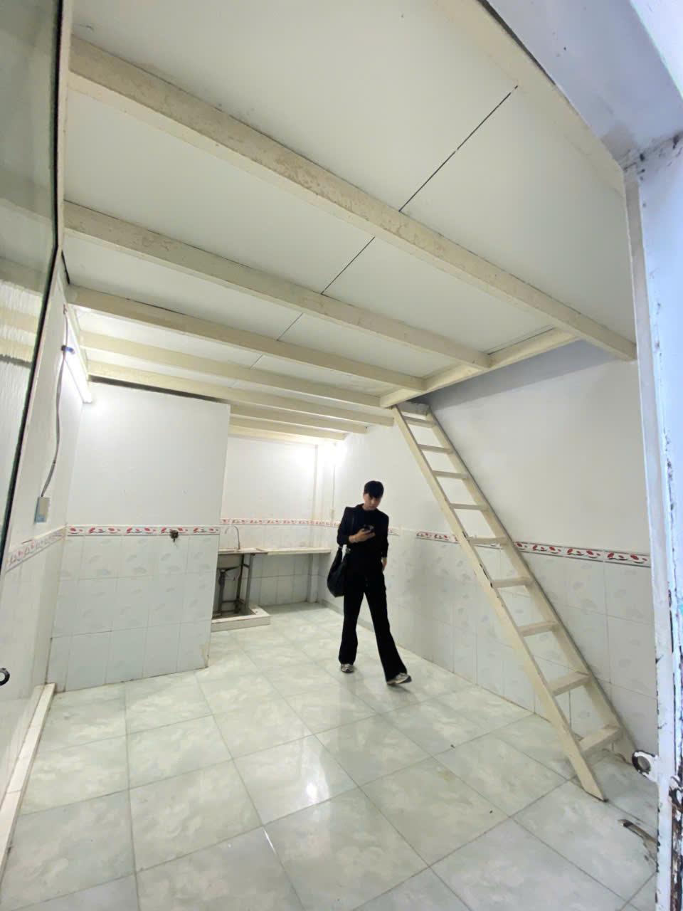 1063 LÊ VĂN LƯƠNG